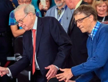 Μπιλ Γκέιτς και Γουόρεν Μπάφετ: Έχουν συνολική περιουσία 170 δισ. δολαρίων